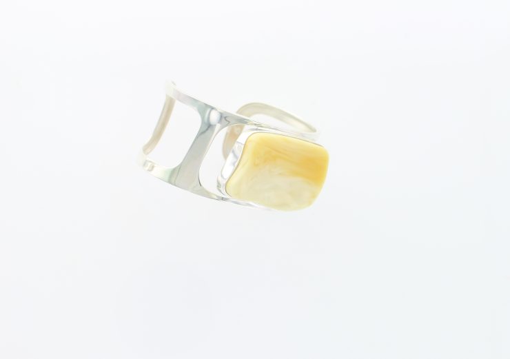 A photo of the 925 Sterling Silver Amber product