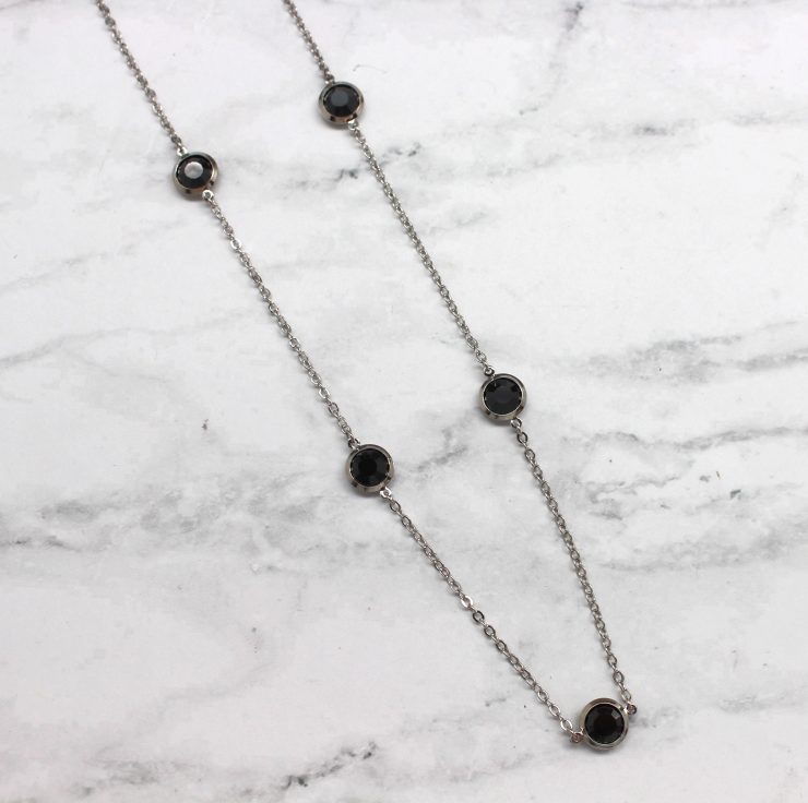 A photo of the Black Gemstone Simple Necklace product