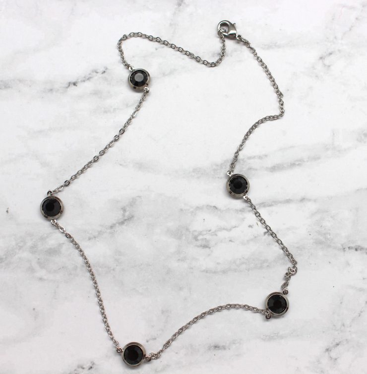 A photo of the Black Gemstone Simple Necklace product