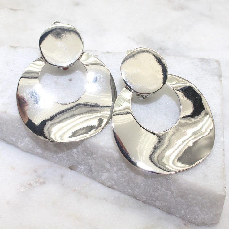 A photo of the Retro Style Clip Earrings product