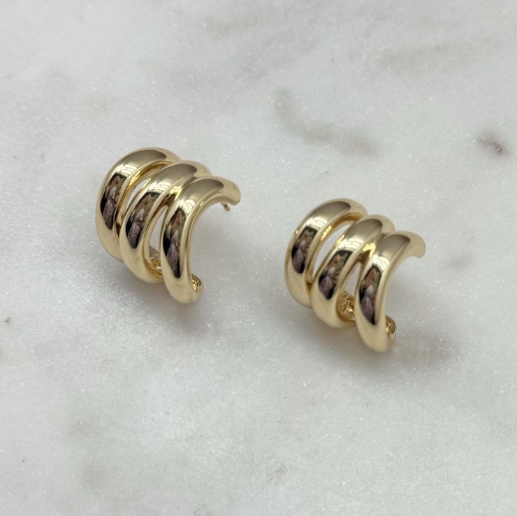 A photo of the Claw Earrings in Gold product