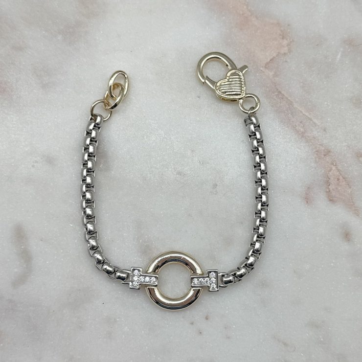 A photo of the Connecting Circle Braclet product